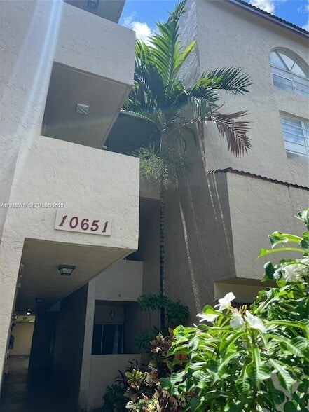 Building Photo - 10651 SW 108th Ave