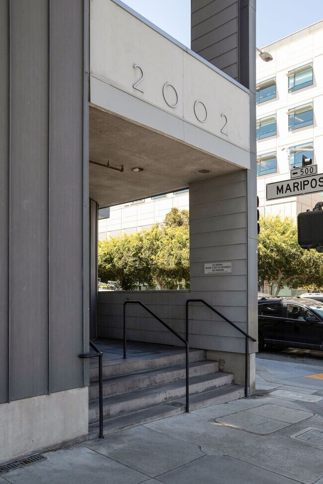 Building Photo - Stunning Two Bedroom Condo in Prime Neighborhood - Please Contact for Showing Availability!