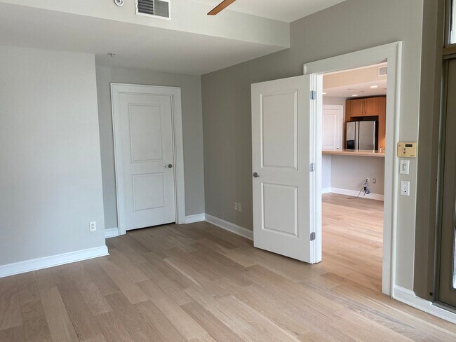 Building Photo - 250 Park Avenue W NW