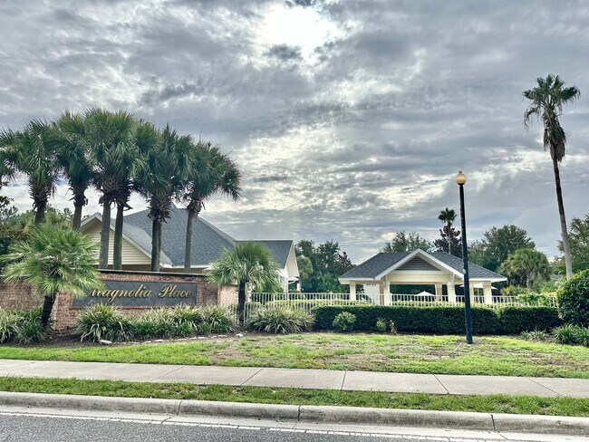 Building Photo - Stylish 2 bed, 2.5 Bath Condo in Magnolia ...