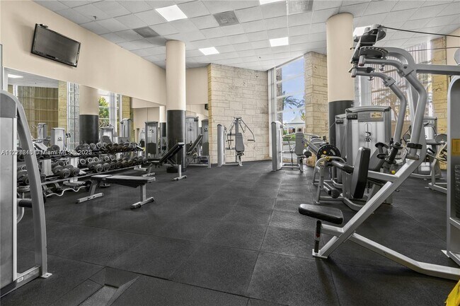 Building Photo - 5161 Collins Ave