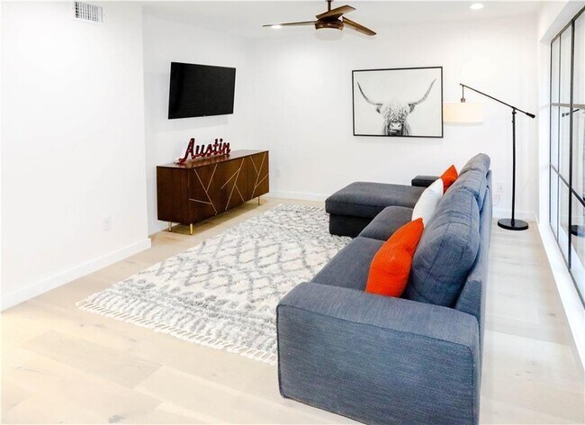 Building Photo - 400 E 30th St