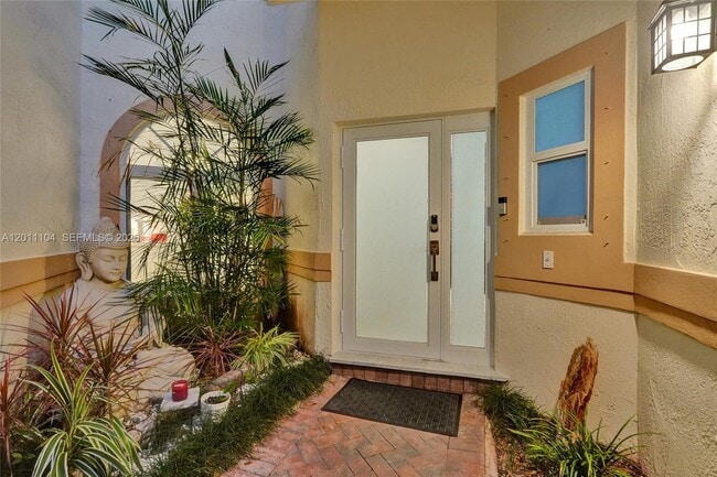 Building Photo - 644 W Palm Aire Dr