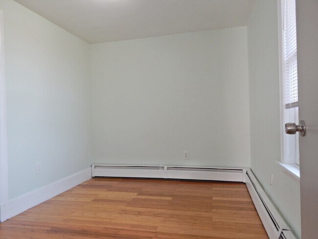 Building Photo - 83 Leyden St