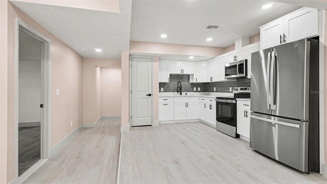 Building Photo - 1109 NW 14th Ave
