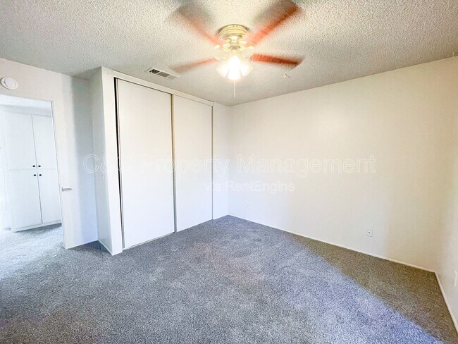 Building Photo - 515 San Clemente St