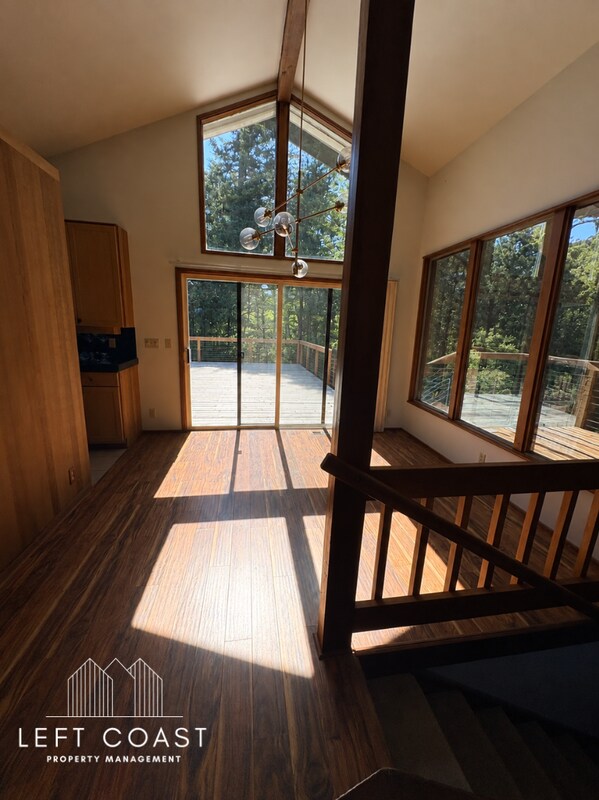 Building Photo - 132 Salishan Dr