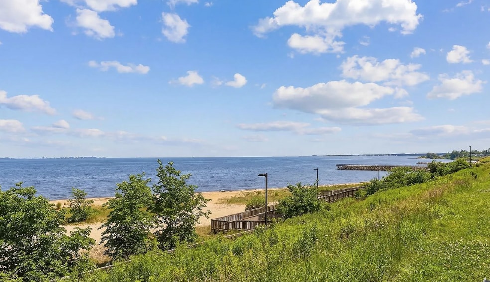 Building Photo - 239 Shoreland Cir