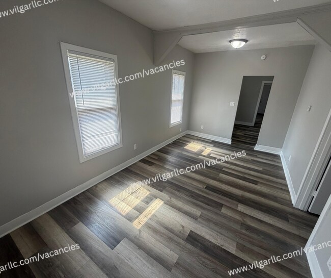 Building Photo - FOR RENT — SPACIOUS 3 BED / 1 BATH HOME