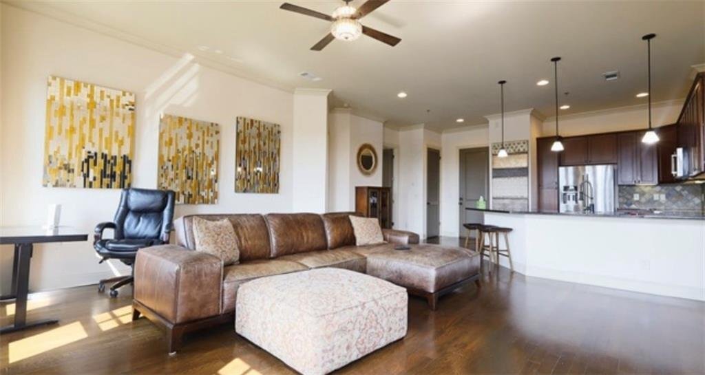 Building Photo - 360 Chambers St