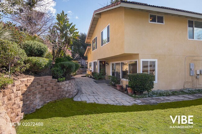 Building Photo - WESTLAKE HILLS- 5 BEDROOMS on a Quiet Street. Walk to everything!!!