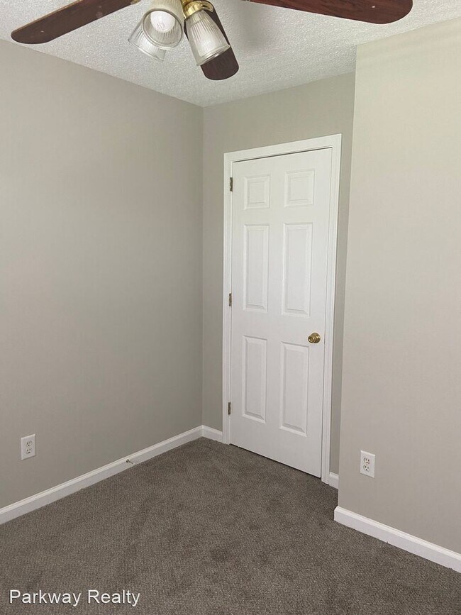 Building Photo - 3 br, 1.5 bath House - 2572 Hampstead Drive