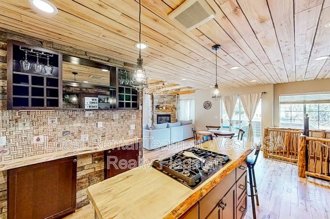 Building Photo - 1105 W Overland Pass Dr