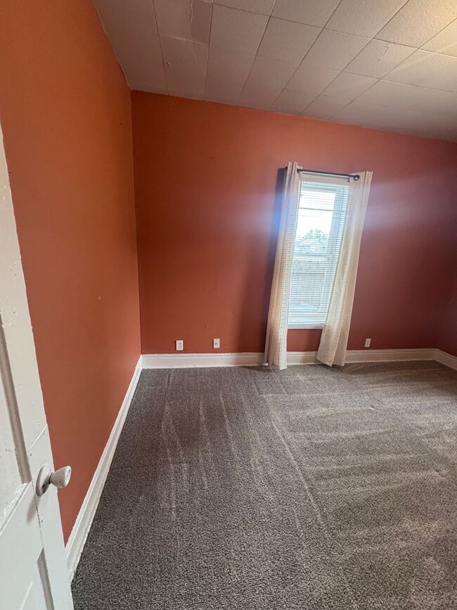 Building Photo - Updated South End 3 Bedroom