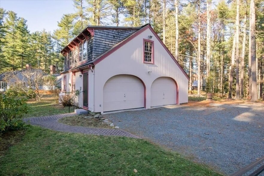 Building Photo - 16 King Philip Trl