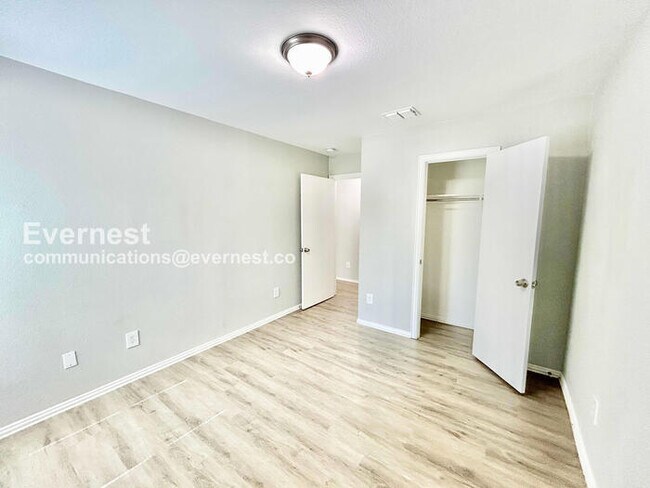 Building Photo - 152 Creek Cove Dr