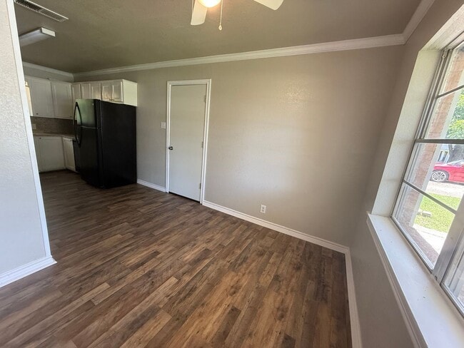 Building Photo - 114 S Hearon Dr