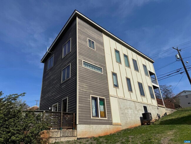 Building Photo - 1116 Altavista Ave