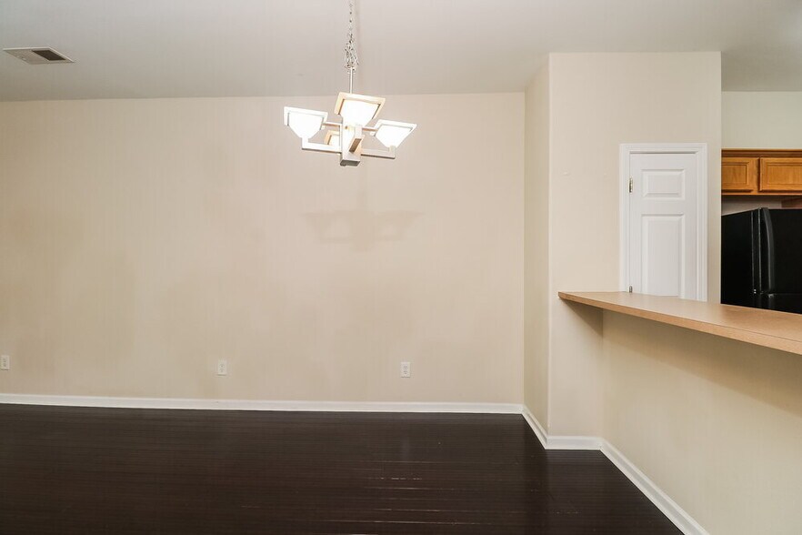 Building Photo - 8248 Carob Tree Ln