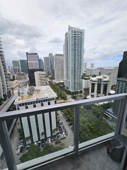 Building Photo - 1060 Brickell Ave