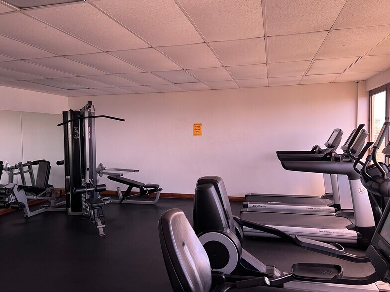 Gym and workout area - 400 Hobron Ln