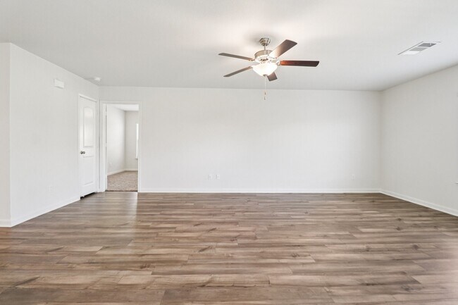 Building Photo - 3909 Crown Ct