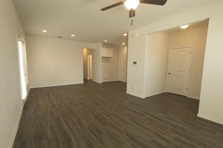Building Photo - 352 Witchhazel Way