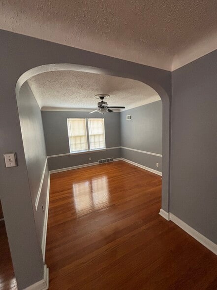 Building Photo - 7134 Farley Ave