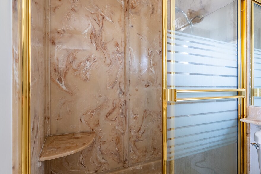 Building Photo - 1758 N Alexandria Ave