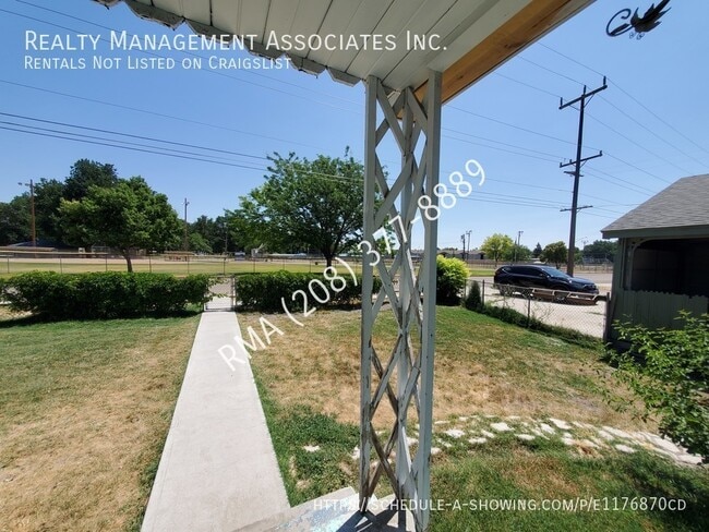Building Photo - 1004 Paynter Ave