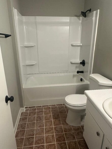 Building Photo - 1044 Pembroke Oak Grove Rd