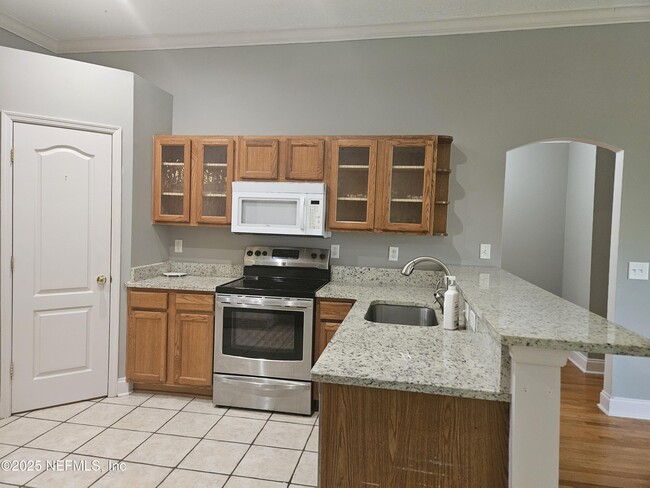 Building Photo - 2338 Cool Springs Dr N