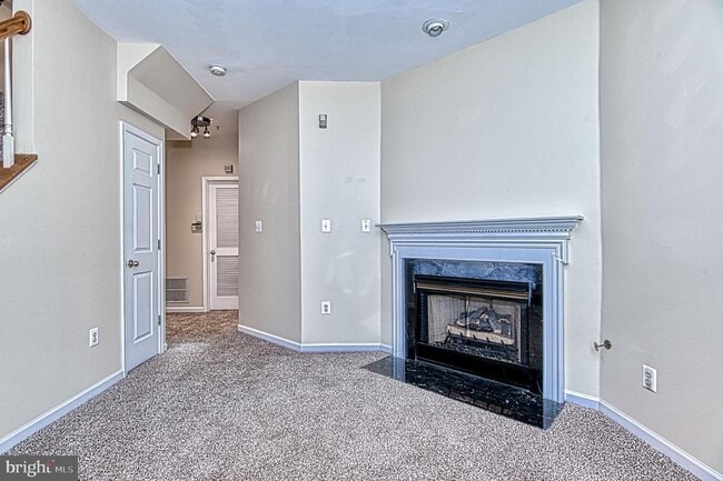 Building Photo - 5832 Cowling Ct