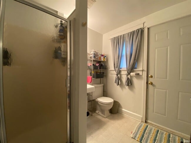 Building Photo - 315 E University St