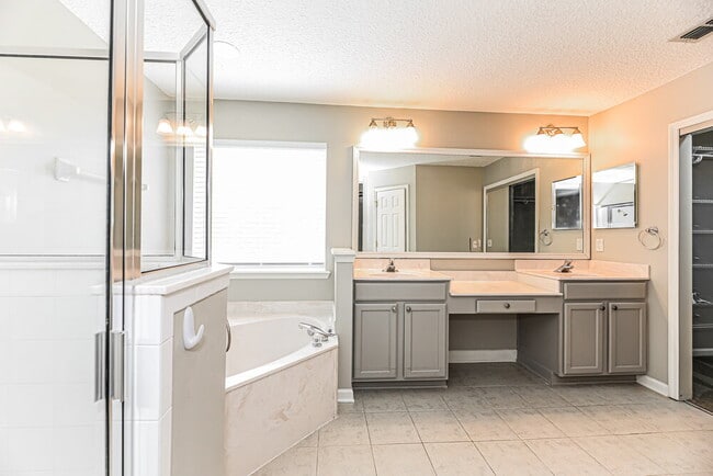 Building Photo - 301 N Lake Cunningham Ave