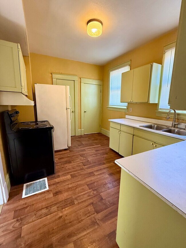 Building Photo - Single Family Home