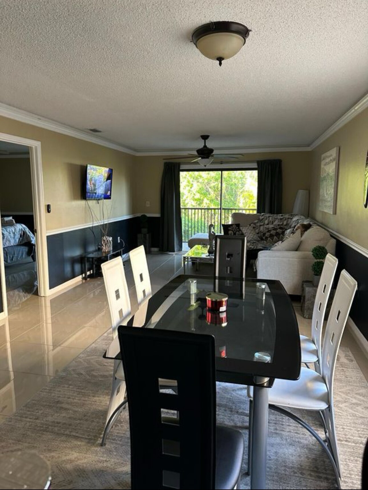 Building Photo - 5807 N Atlantic Ave