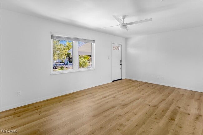 Building Photo - 10697 Holly Rd