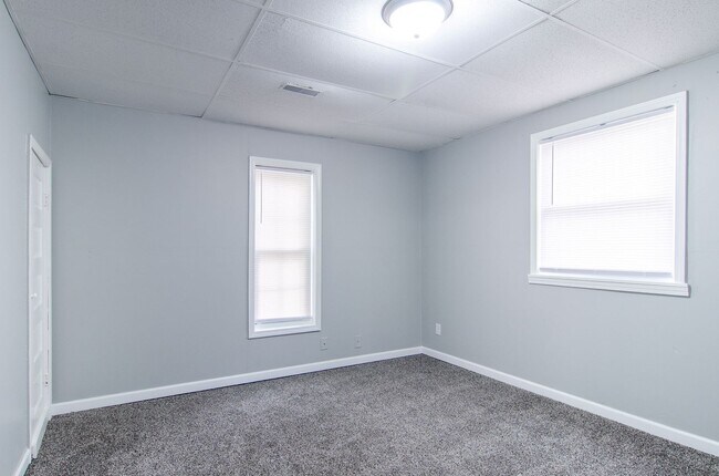 Building Photo - 2 Bed 1 Bath House