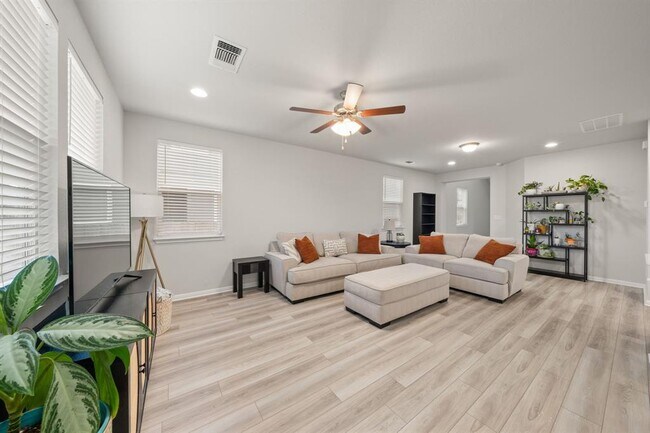 Building Photo - 3200 College Park Dr