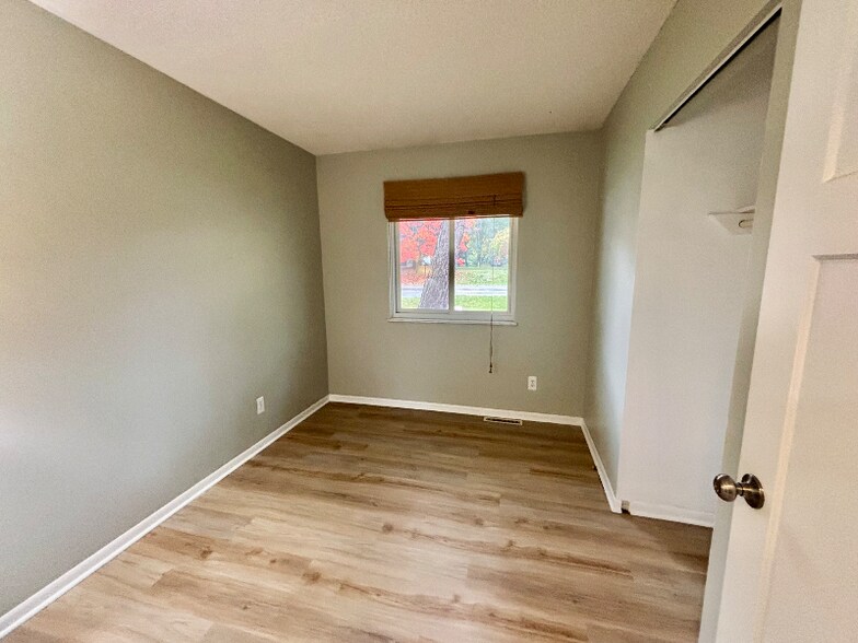 Building Photo - 1473 Greenbrier Dr