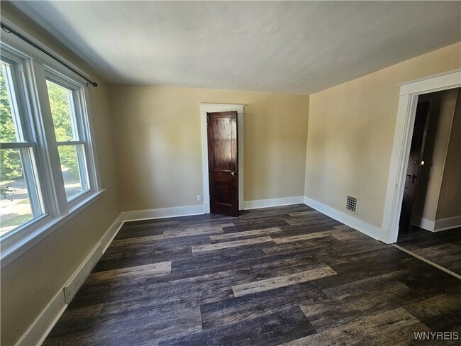 Building Photo - 293 Potters Rd