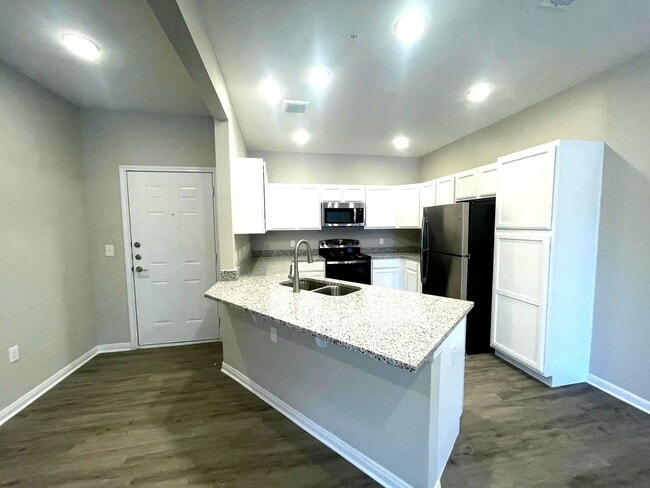 Building Photo - 300 Willow Grv Wy