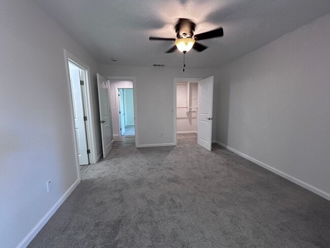 Building Photo - Beautiful Three Bedroom Two Bathroom Home