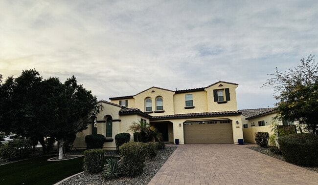 Building Photo - 2565 E Ebony Dr