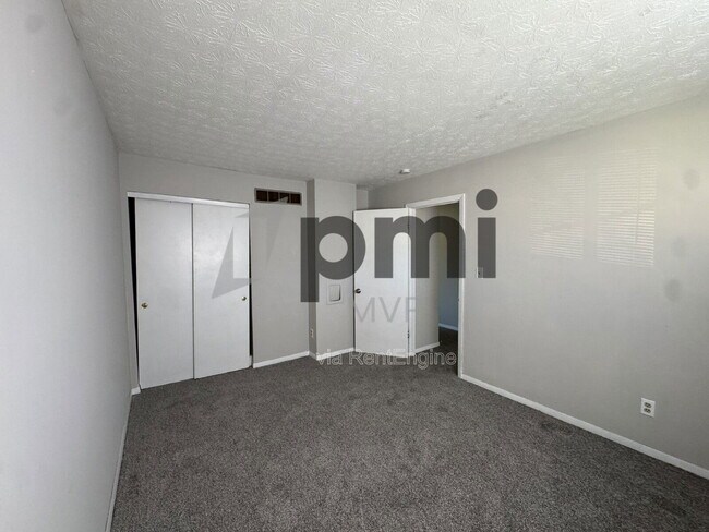 Building Photo - 4056 Carlton Ave