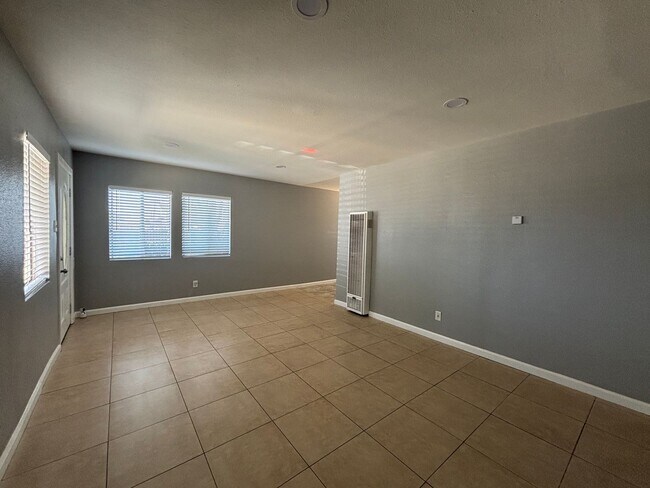 Building Photo - 44303 Beech Ave