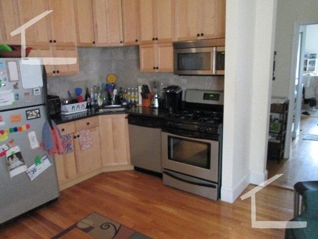 Building Photo - Great Brookline 4 Bed Apartment