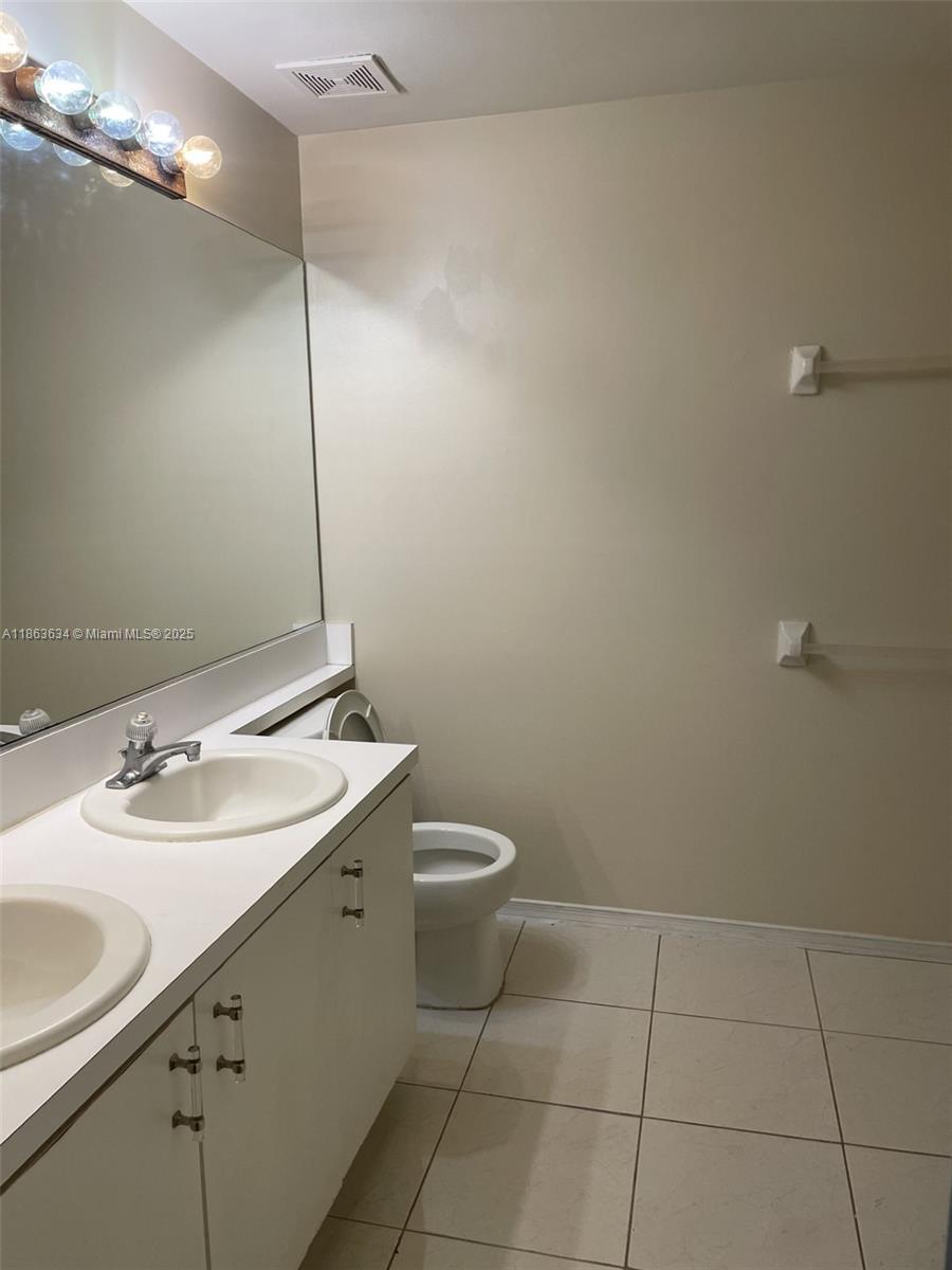 Building Photo - 145 SW 96th Ter