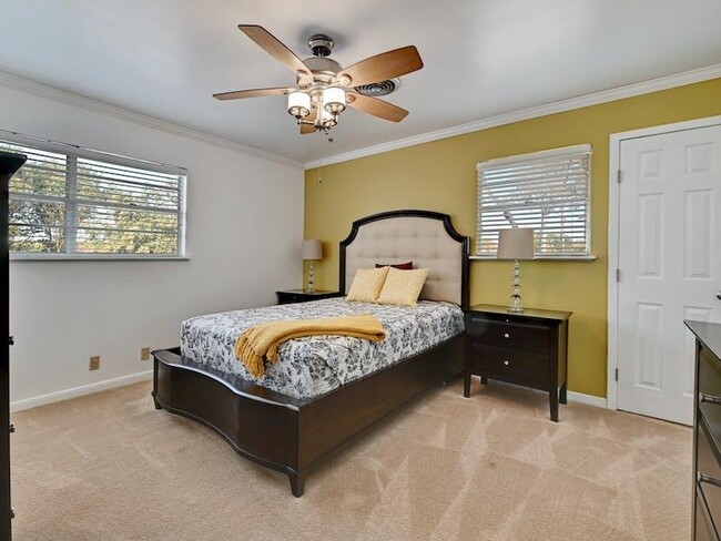 Building Photo - 1802 Temple Dr